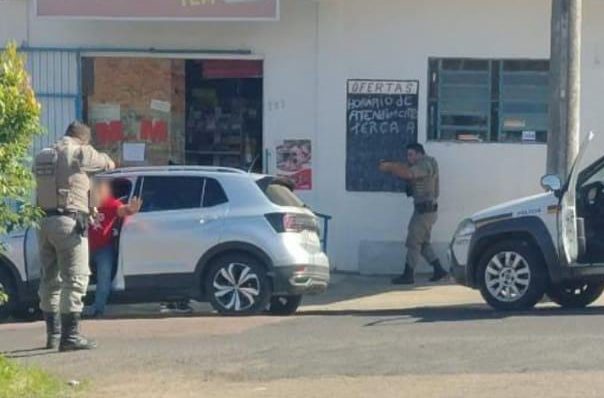 Casal é preso pela Brigada Militar com carro clonado em Gravataí