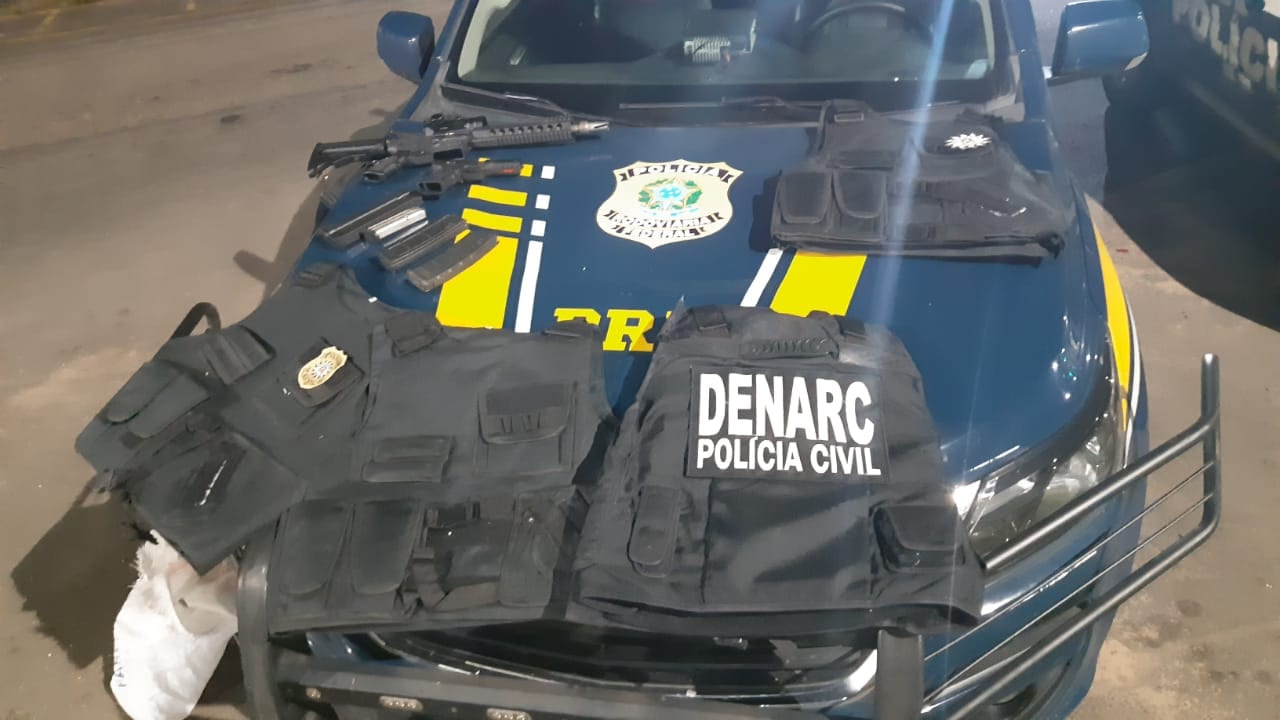 Homem é preso em Gravataí transportado fuzil, pistola e coletes da Polícia Civil