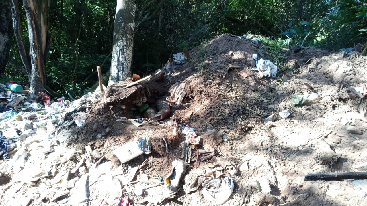 Corpo é encontrado soterrado em lixo em Gravataí