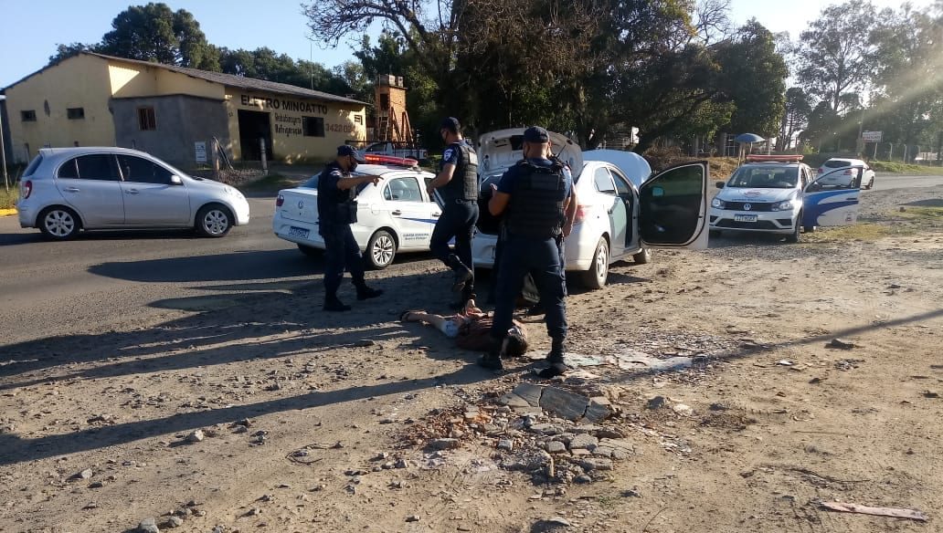 Guarda Municipal prende assaltante e recupera veículo roubado em Gravataí