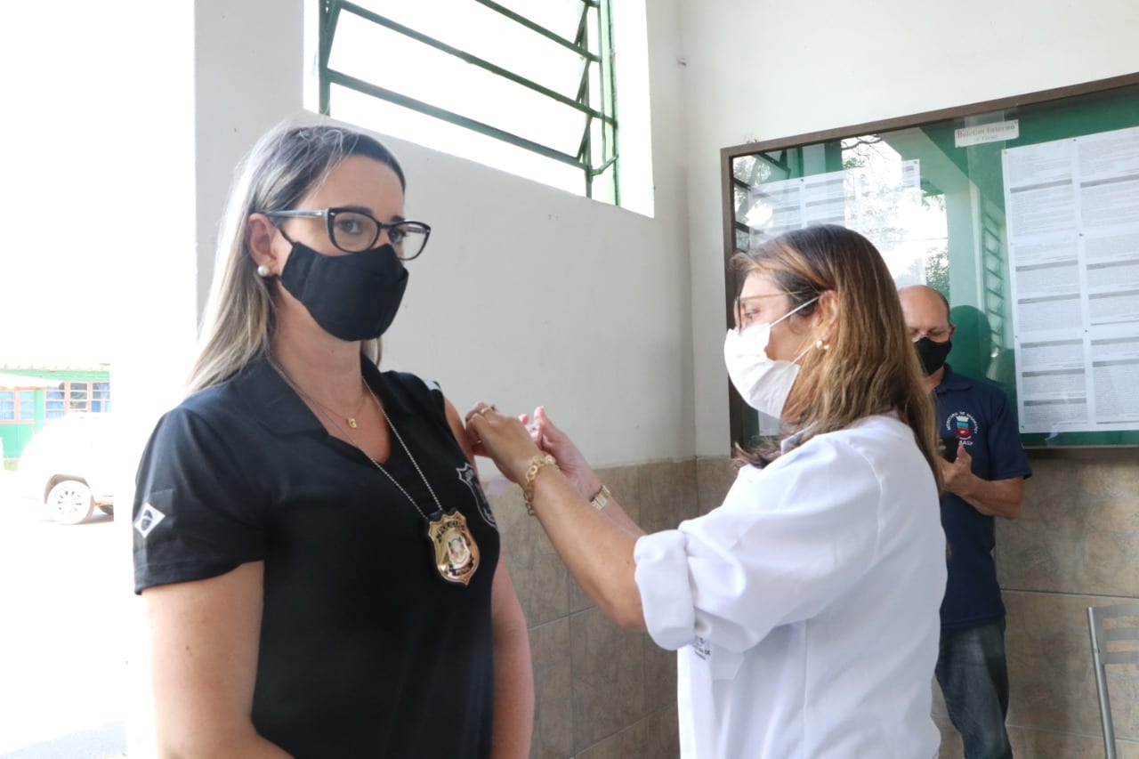 Trabalhadores da Segurança Pública de Gravataí são vacinados contra a covid-19
