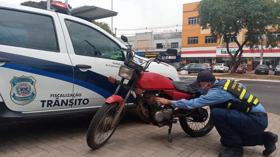 Fiscalização apreende moto com mais de meio milhão em multas em Cachoeirinha