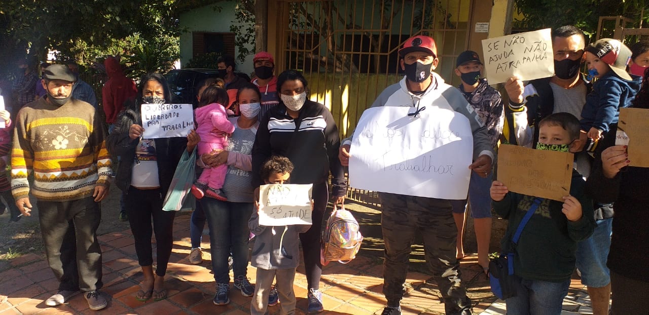 Famílias protestam na Câmara após projeto que busca o fim das carroças em Gravataí