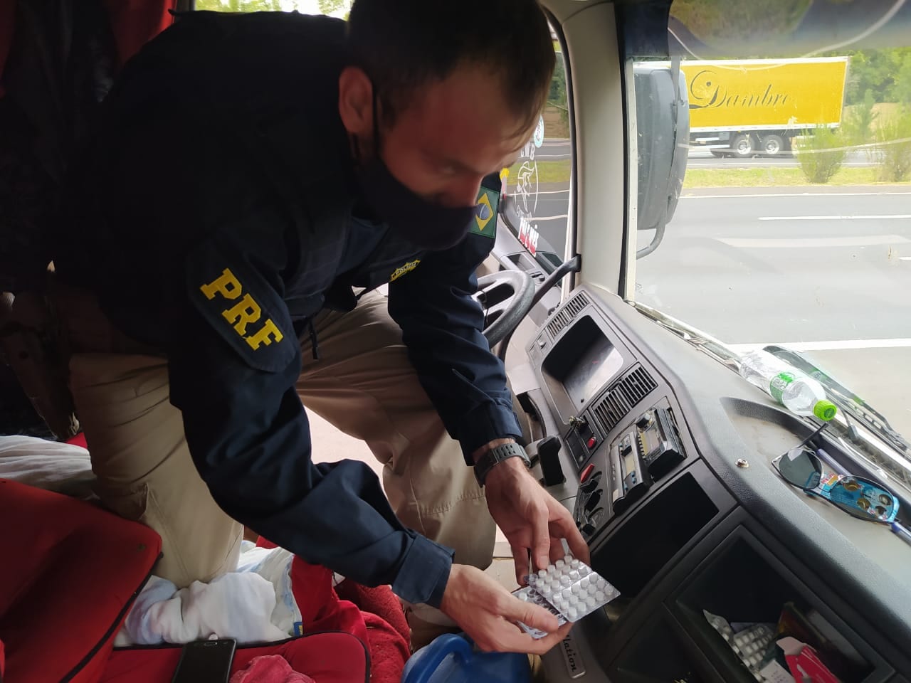 Caminhoneiro de 38 anos é detido com cartelas de “rebite” em Gravataí