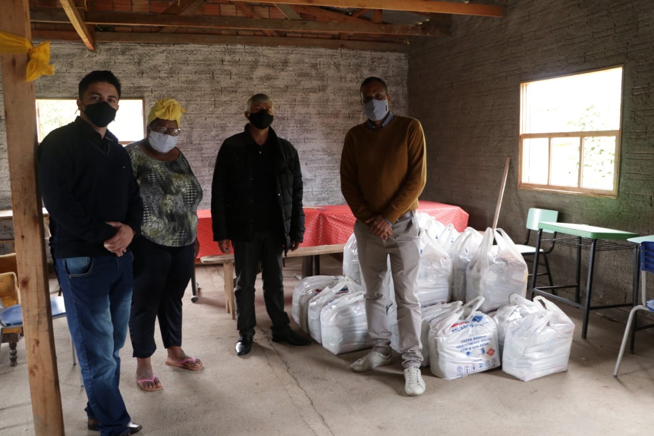 Prefeitura de Gravataí entrega 75 cestas básicas à comunidade quilombola do município