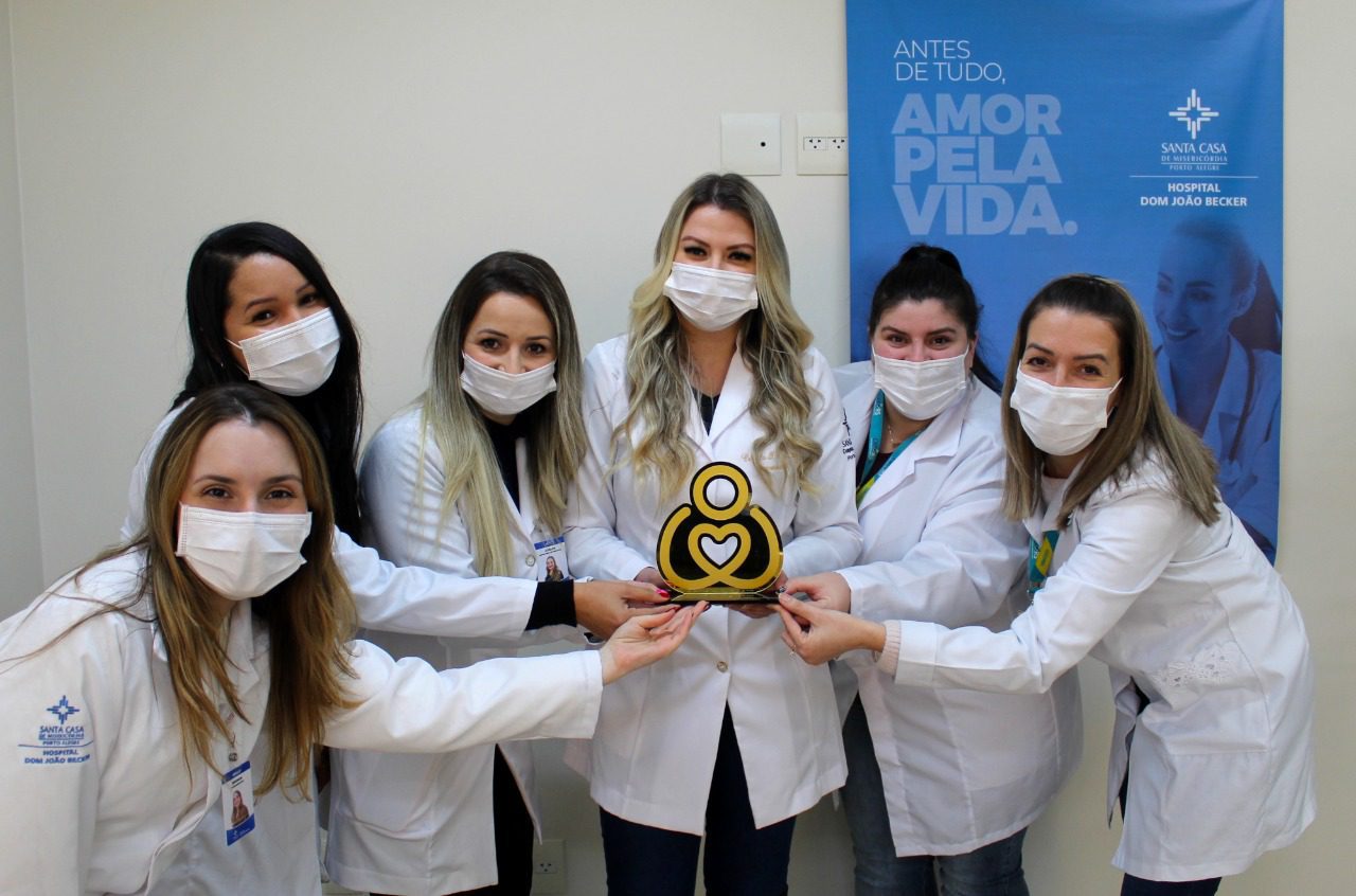 Hospital Dom João Becker recebe troféu que representa 10 mil vidas impactadas em Gravataí