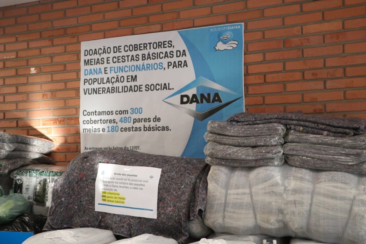 Indústria de Gravataí doa centenas de cobertores, meias e cestas básicas para projetos sociais na cidade