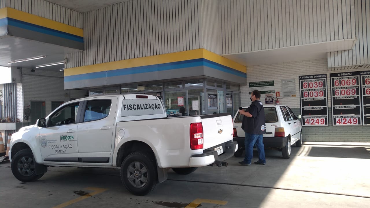Seis postos de combustíveis são notificados durante vistoria do Procon em Cachoeirinha 