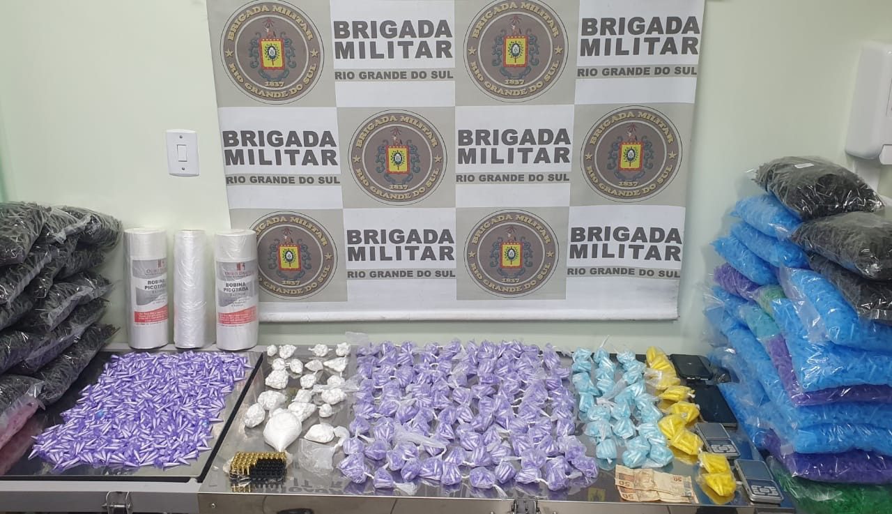 Brigada prende dupla com mais de 2 mil pinos de cocaína em Cachoeirinha