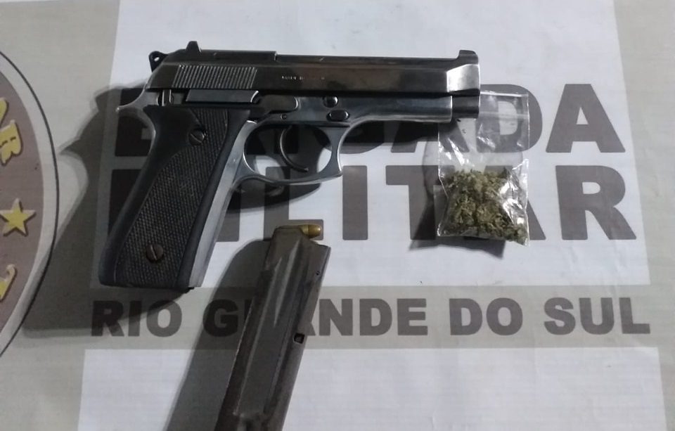 Brigada prende homem de 21 anos com pistola em Cachoeirinha