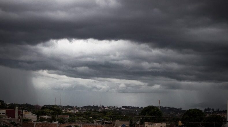 Instituto Nacional de Meteorologia emite alerta de perigo potencial de tempestade em Gravataí e região