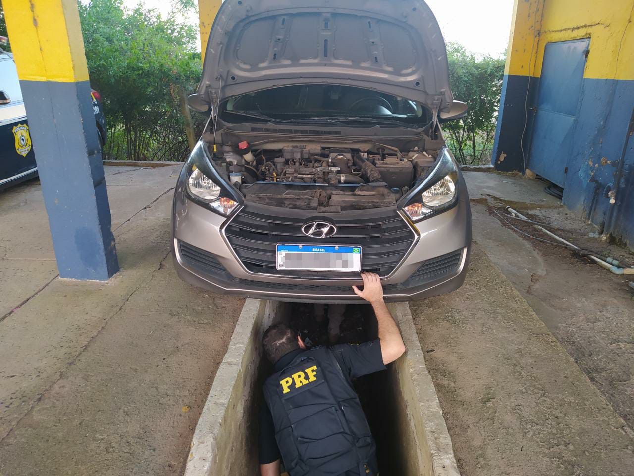 Gravataiense é preso ao ser flagrado fumando crack enquanto dirigia carro clonado na BR-116
