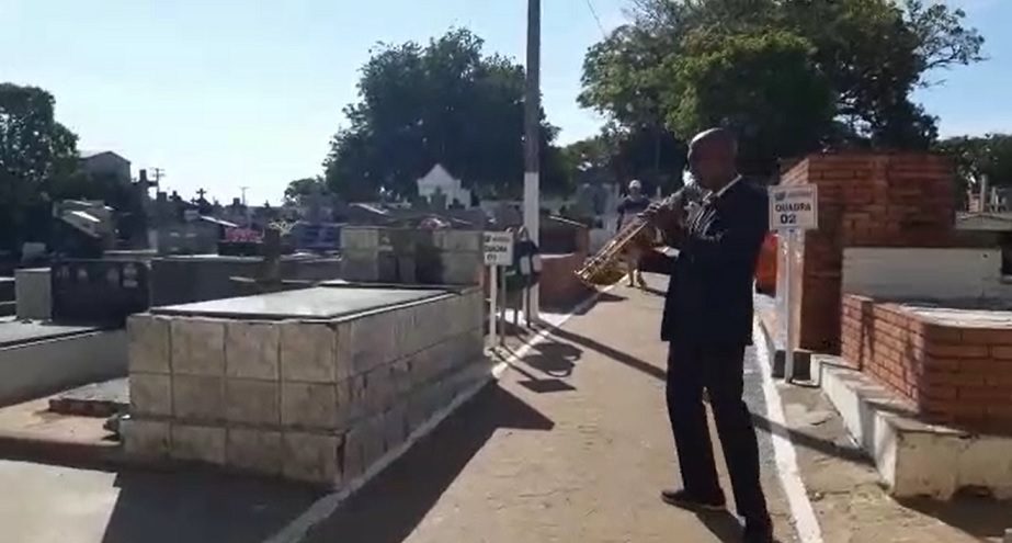 Visitantes serão recepcionados com música no Cemitério Municipal de Gravataí no Dia de Finados