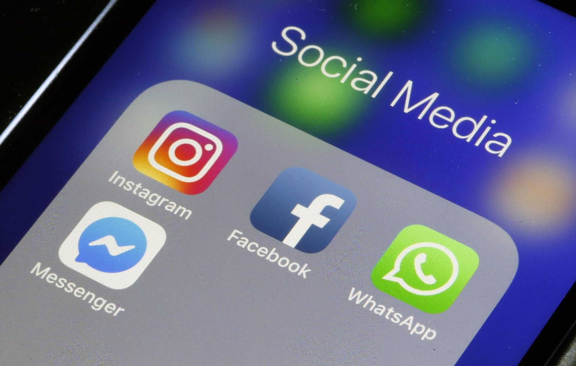 Instagram e Facebook ficam fora do ar