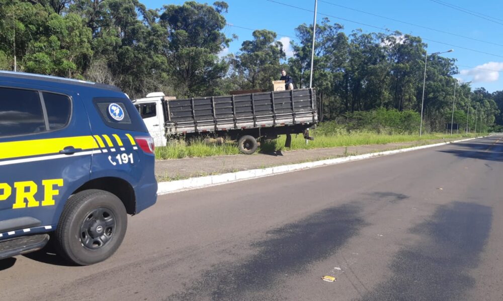Caminhão roubado em Gravataí era usado para transportar cigarros contrabandeados