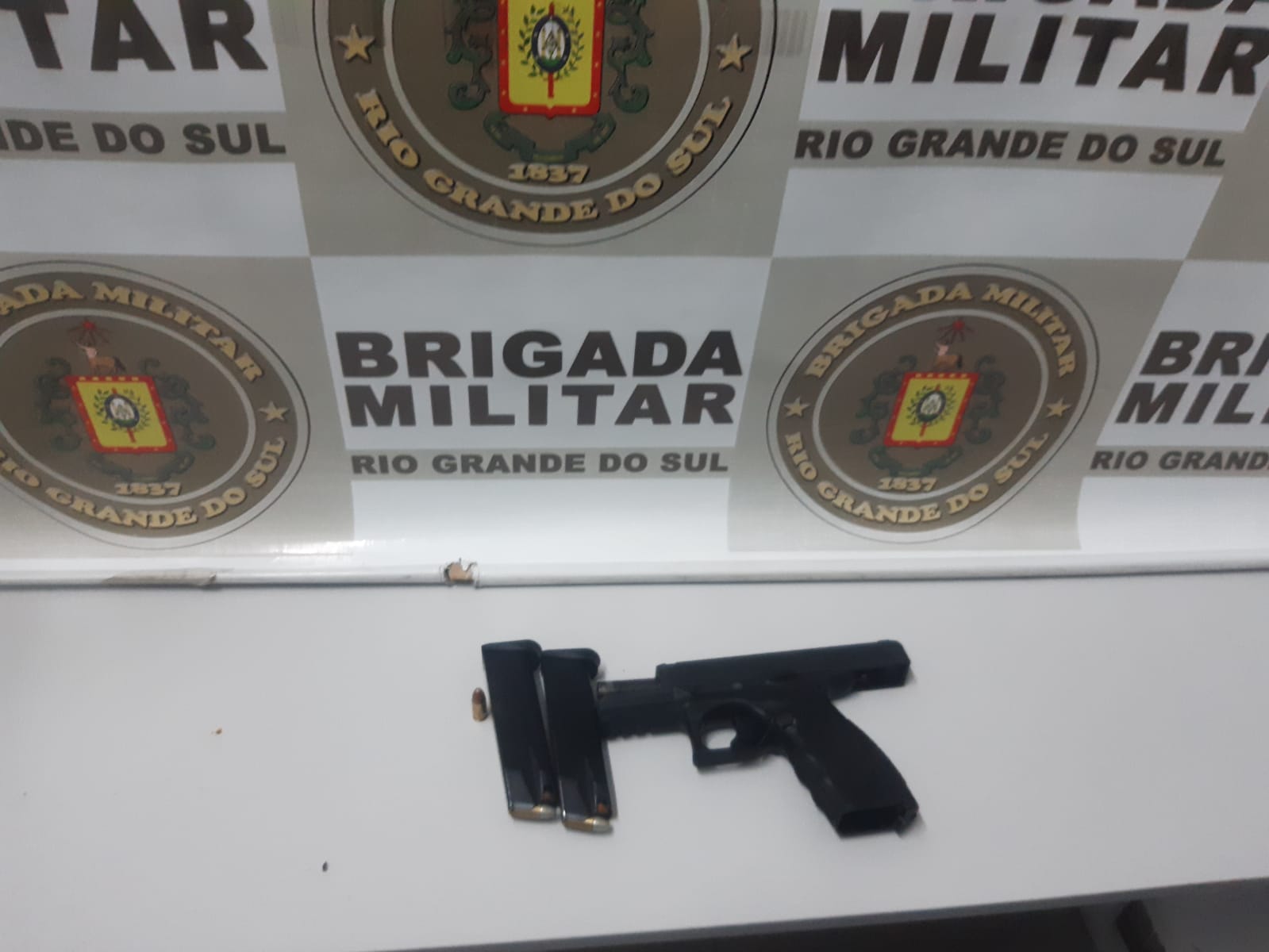 Homem é preso com pistola e 35 munições em Gravataí