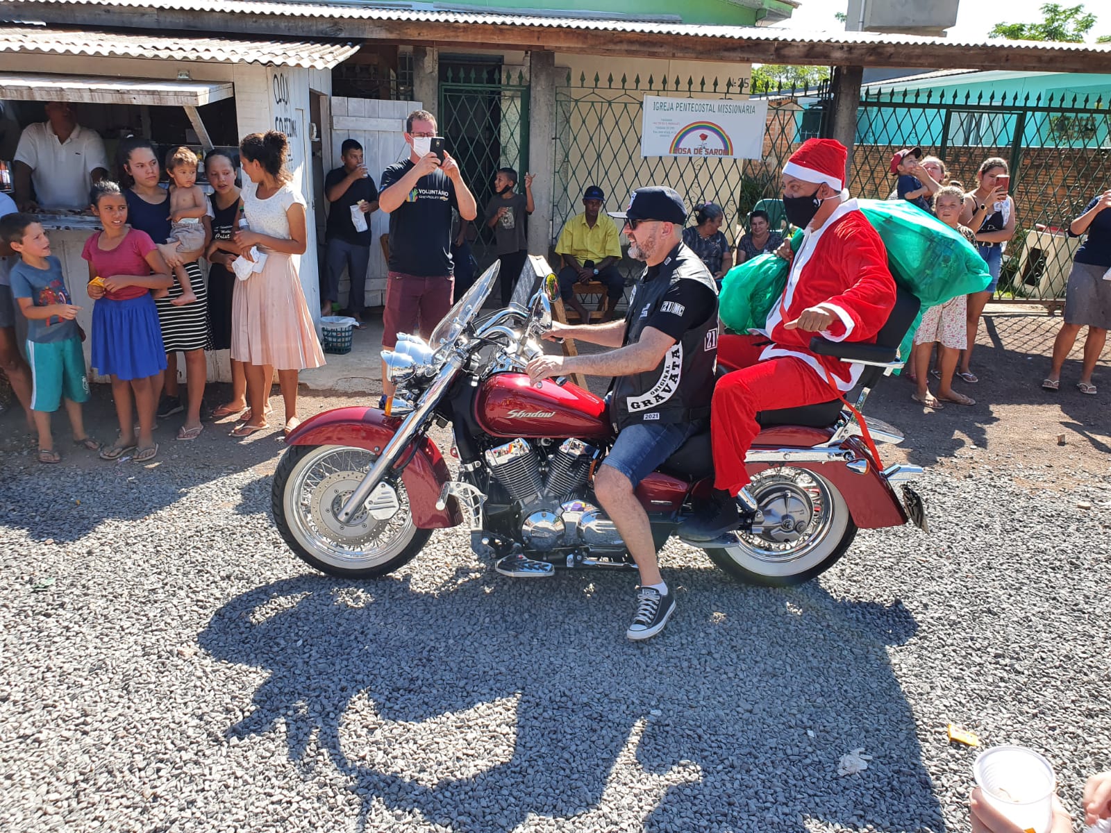 Motoclube de Gravataí beneficia cerca de 300 crianças em ação no bairro Rincão da Madalena
