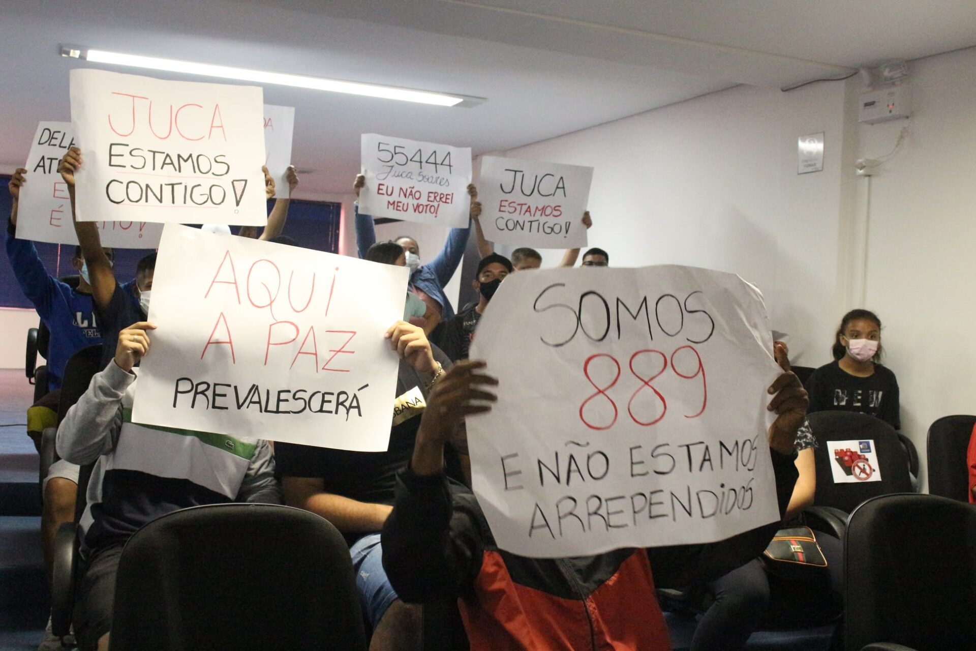 Manifestação em apoio a vereador preso marca a sessão da Câmara de Cachoeirinha
