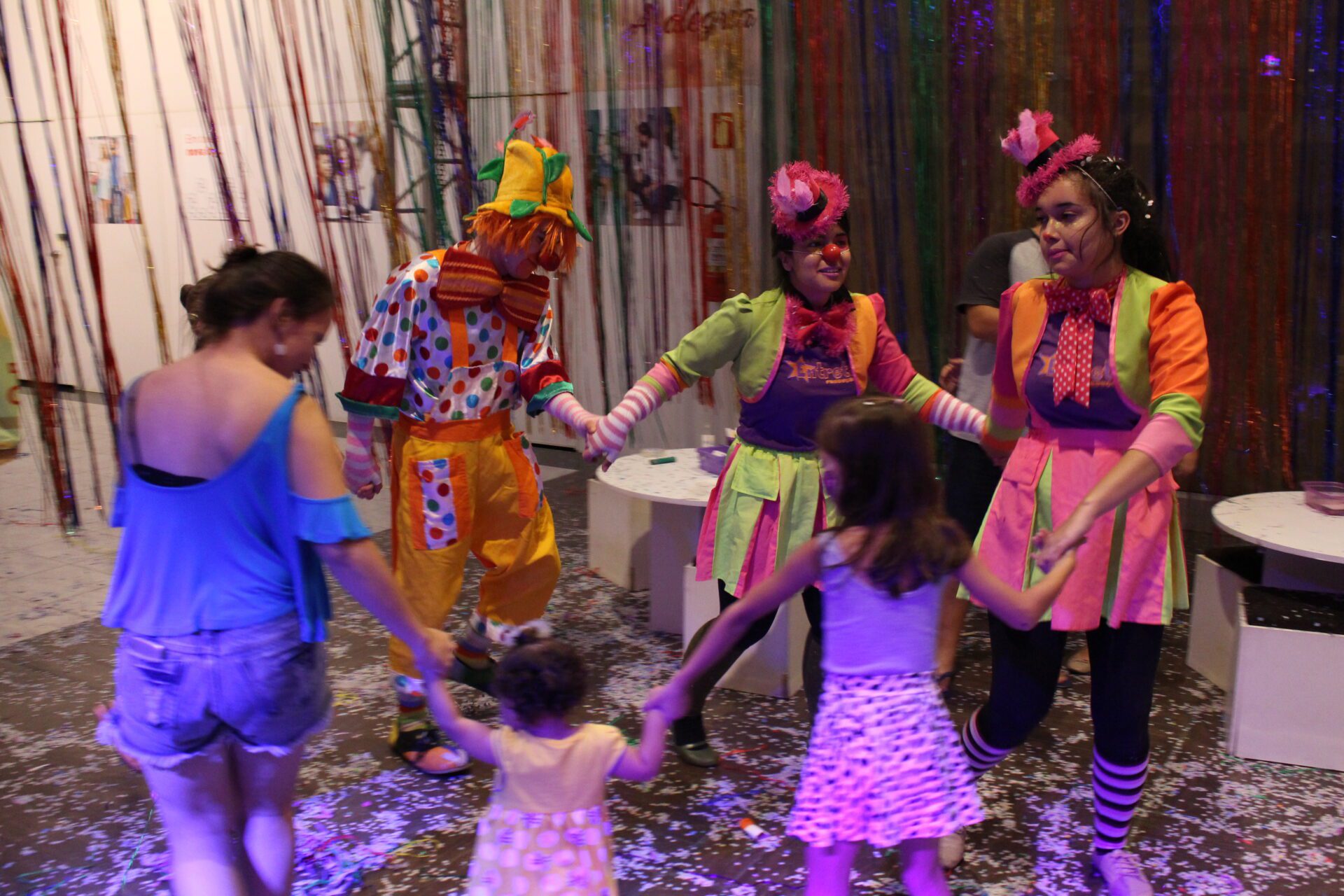 Gravataí Shopping recebe Bloquinho da Alegria e Triozinho Alles Blau para programação de carnaval