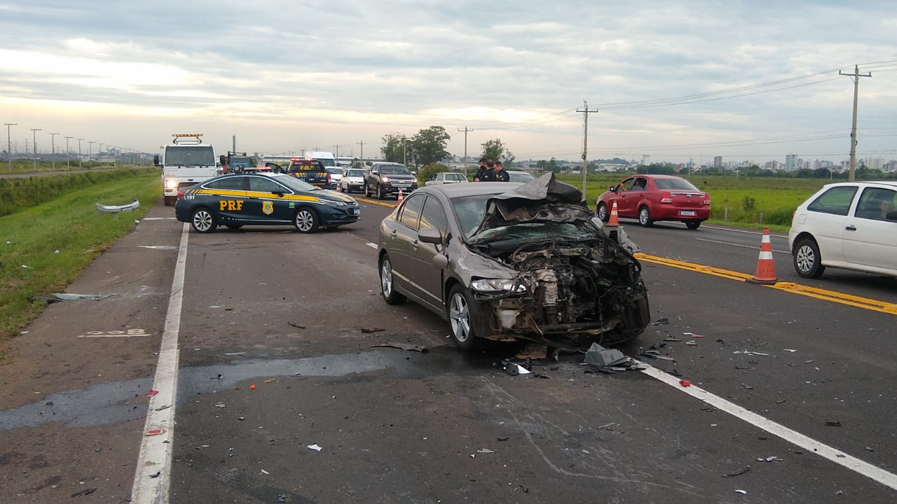 Motorista de carro com placas de Gravataí morre em acidente com três veículos na BR-386
