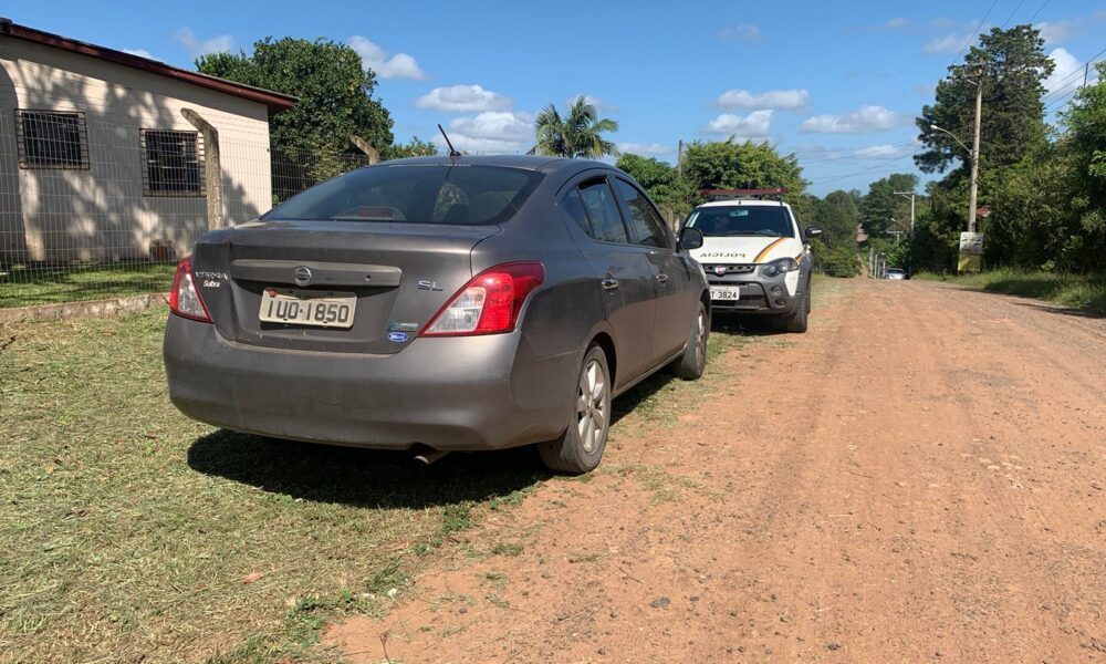 Carro abandonado em via pública e com manchas de sangue é encontrado em Gravataí
