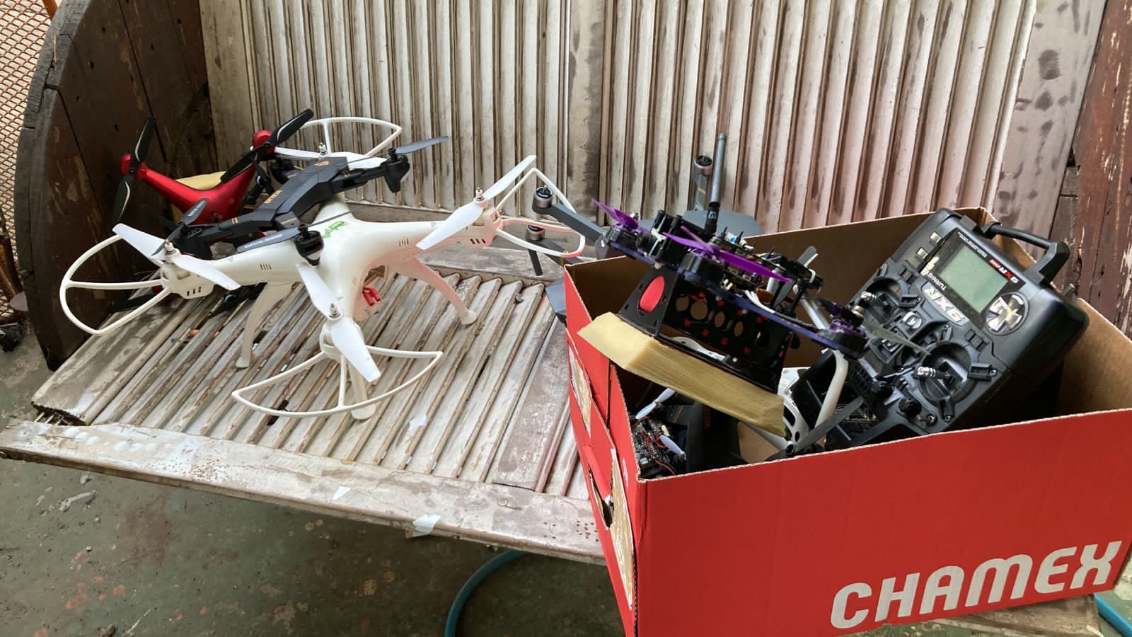 Polícia descobre em Cachoeirinha oficina de drones usados para levar drogas e celulares aos presídios
