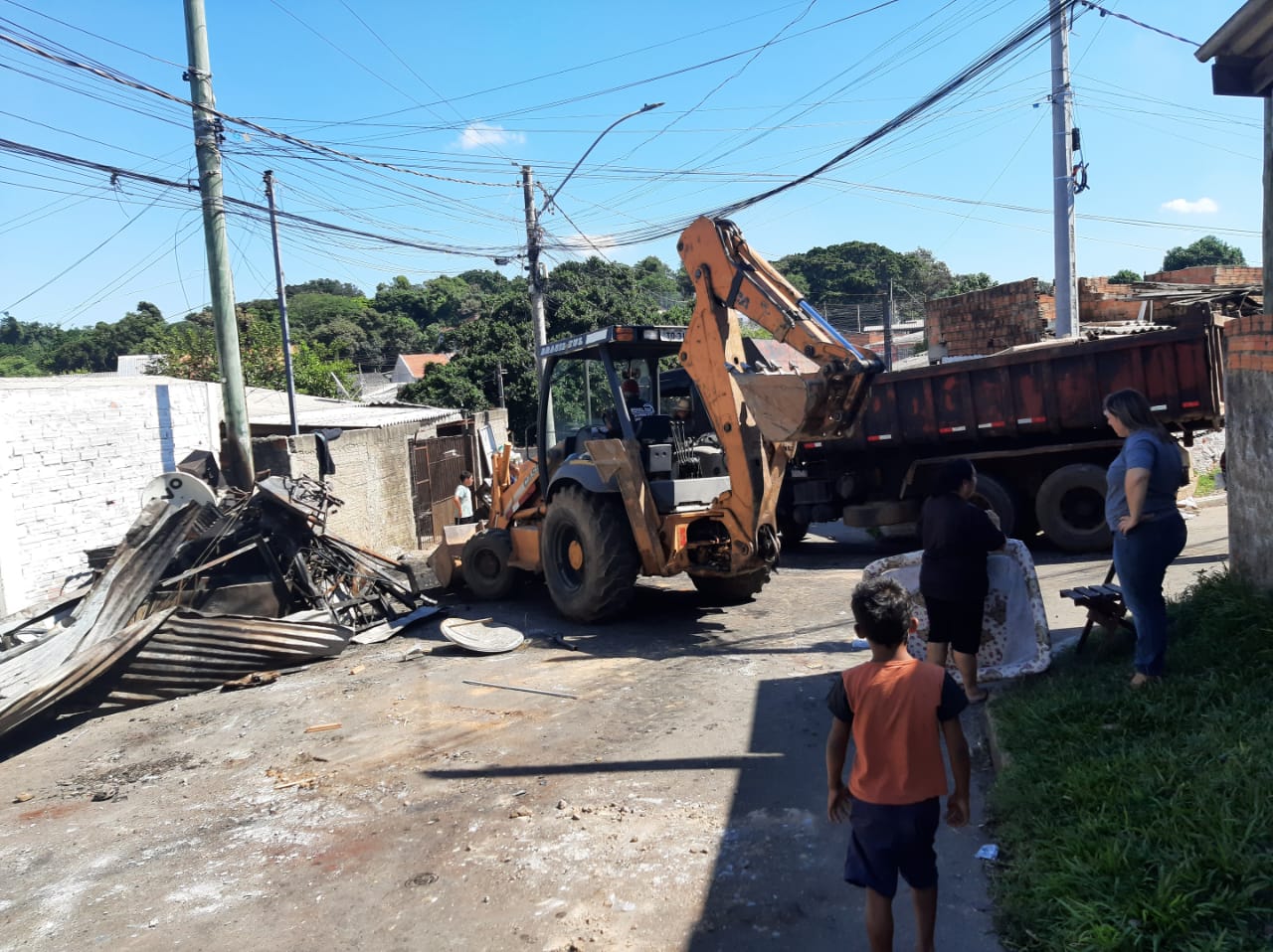Prefeitura de Cachoeirinha vai prestar assistência a famílias que tiveram casas incendiadas na Vila Anair