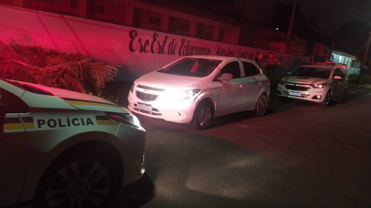 Carro roubado em Porto Alegre é recuperado em Gravataí