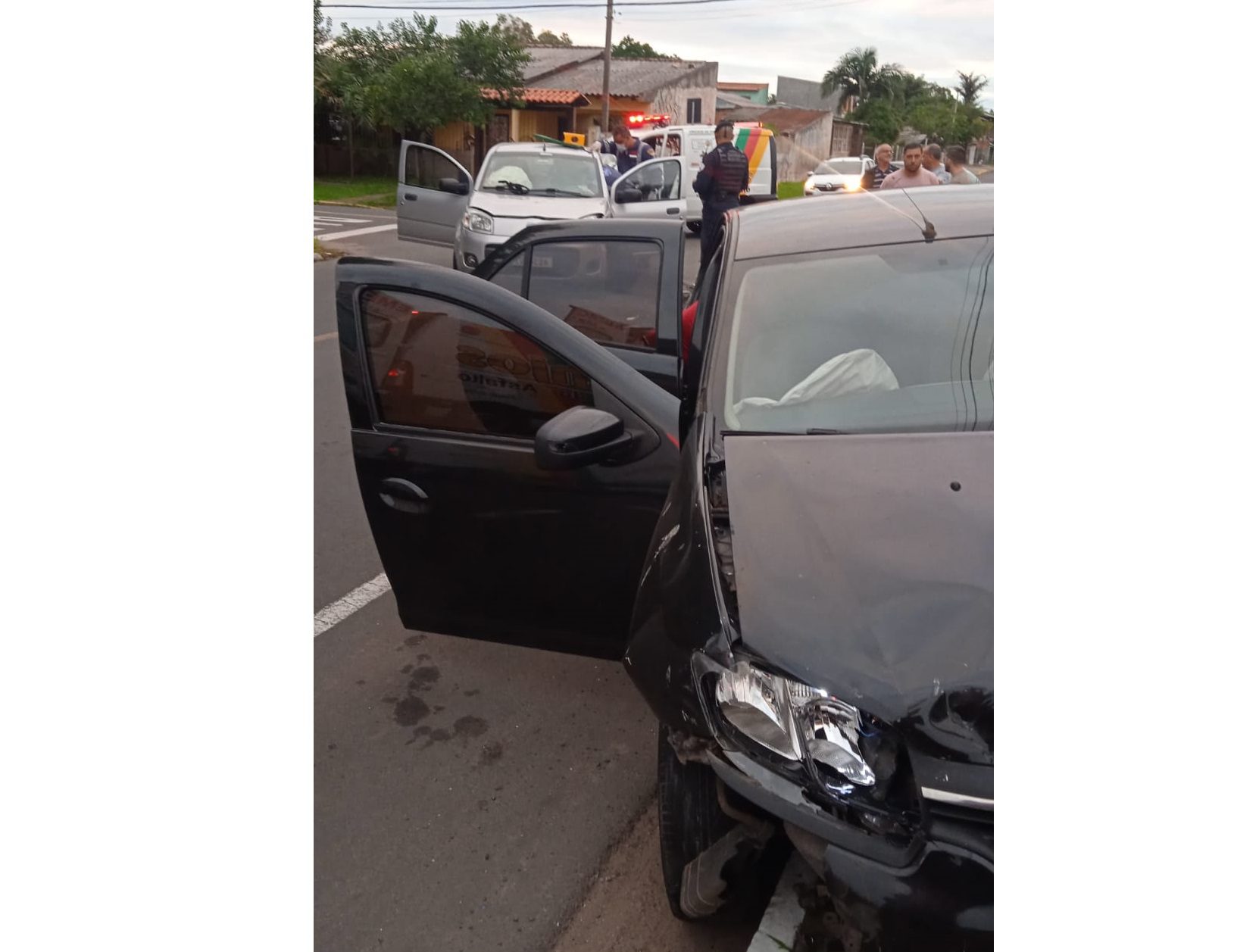 Motorista fica ferida em colisão na esquina das ruas Palmeiras e Alvorada, em Gravataí