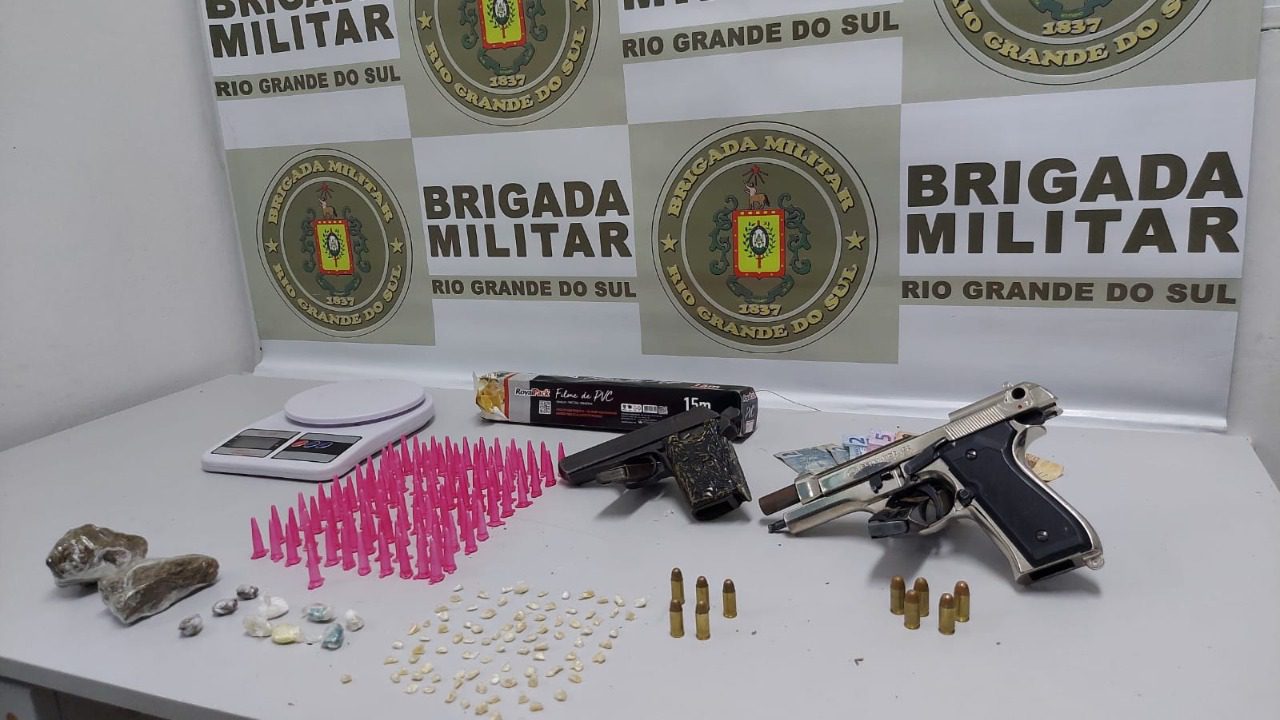 Investigação de homicídio resulta em prisão e apreensão de armas e drogas em Gravataí
