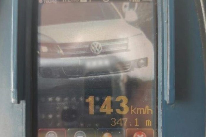 Carro com placas de Gravataí é flagrado a 143 km/h na ERS-118; outros 169 foram multados