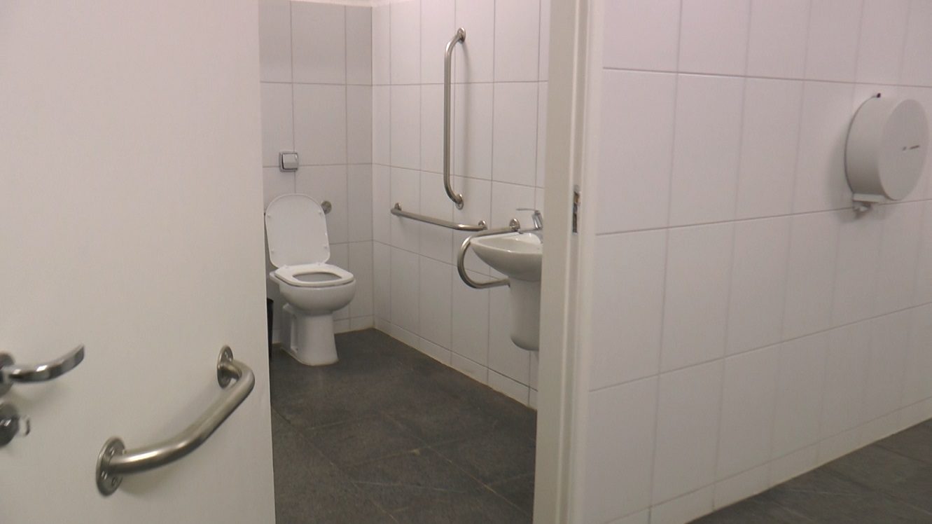 Gravataiense perde ação pedindo adicional de insalubridade por limpar banheiro pouco frequentado