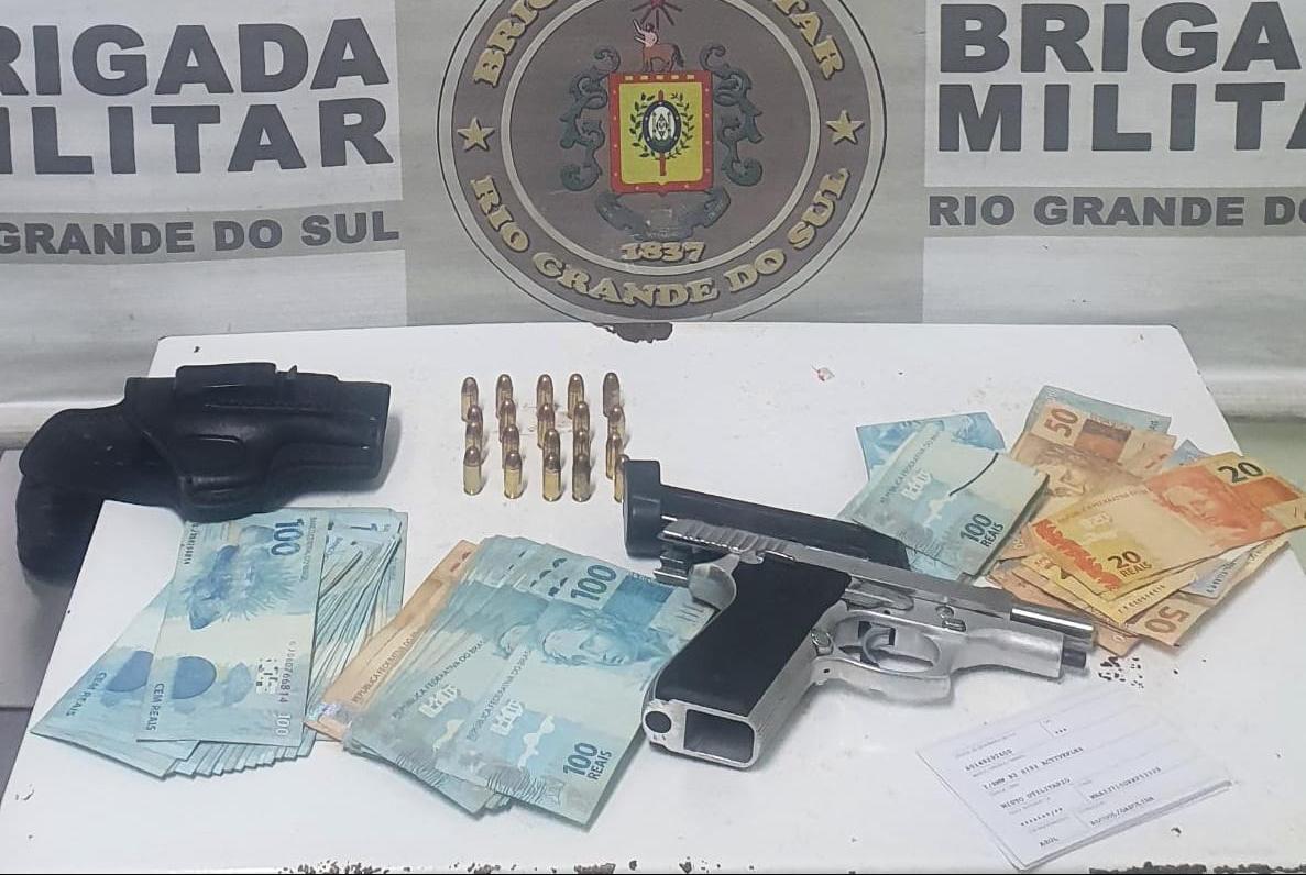 Homem é preso com pistola furtada e mais de R$ 11 mil em Cachoeirinha