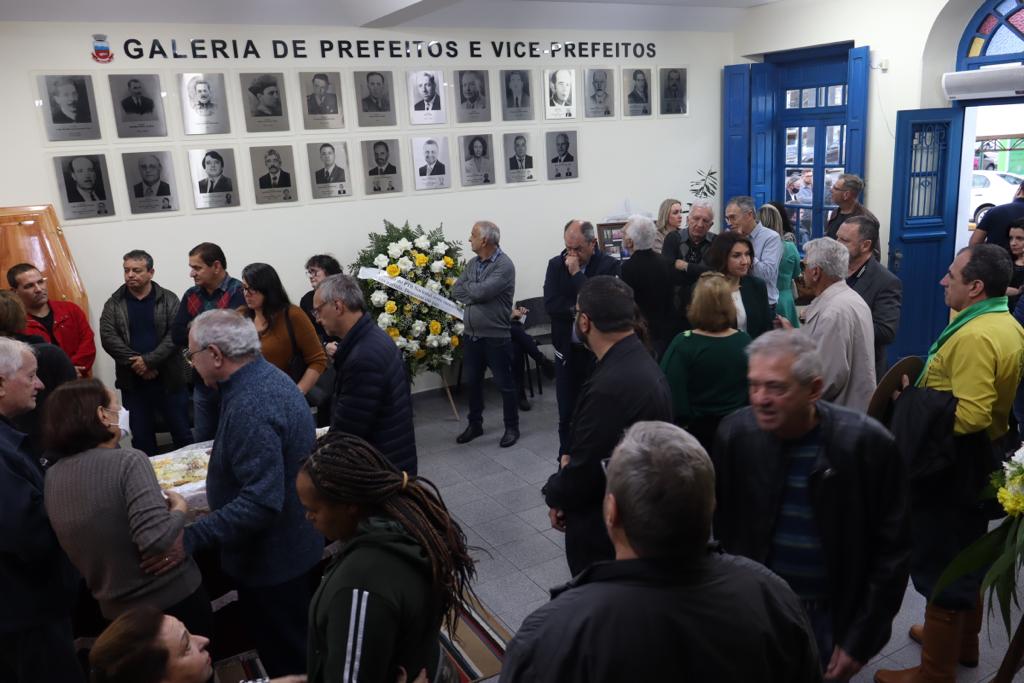 Corpo do ex-prefeito de Gravataí, Edir Oliveira, será sepultado hoje