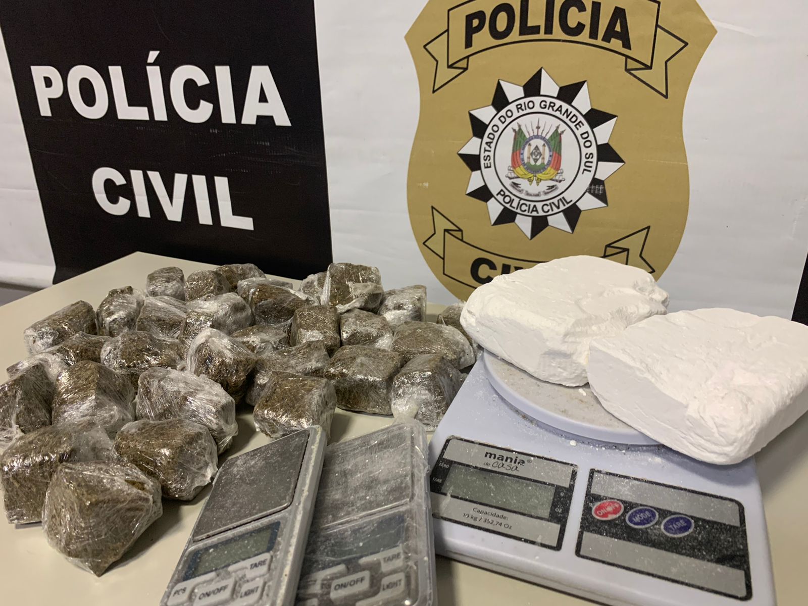 Polícia apreende quase um quilo de cocaína em Gravataí; um homem foi preso