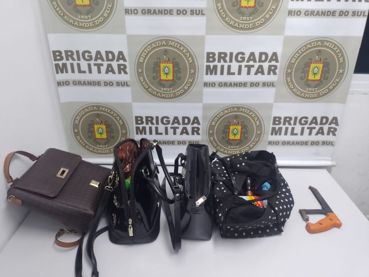Homem é preso após roubar quatro bolsas em Gravataí