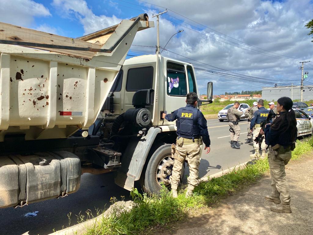Após 20 km de perseguição, homem é preso em Cachoeirinha com caminhão furtado