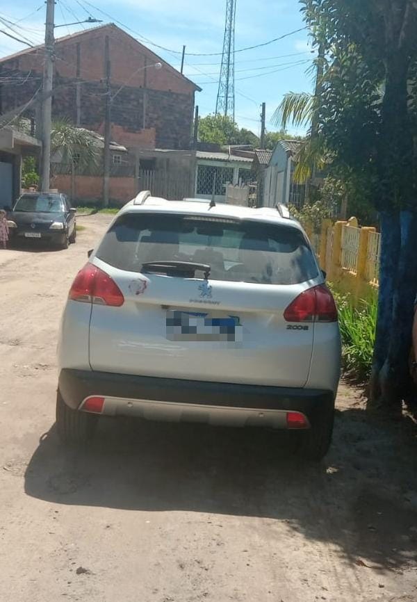 Após denúncia, dupla é presa por roubo de carro em Cachoeirinha
