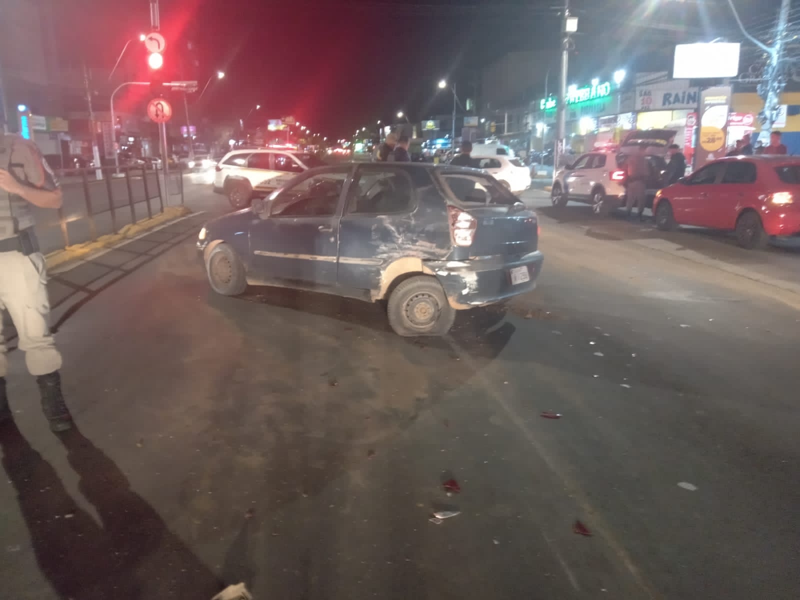 Com carro roubado, homem é preso ao fugir de barreira e colidir em veículos em Gravataí