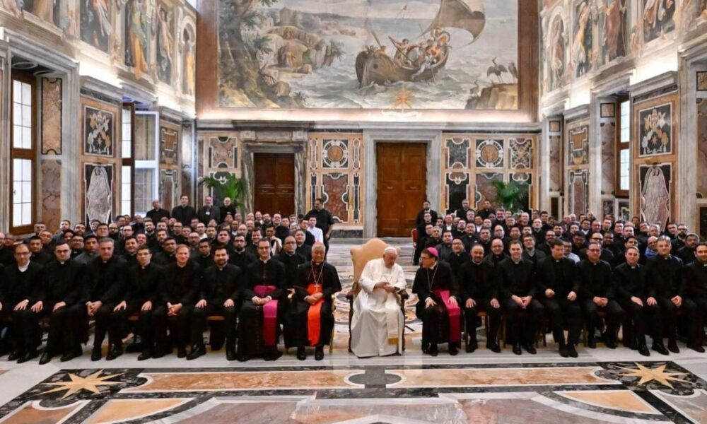 No Vaticano, padres que atuaram em Gravataí se reúnem com o Papa Francisco