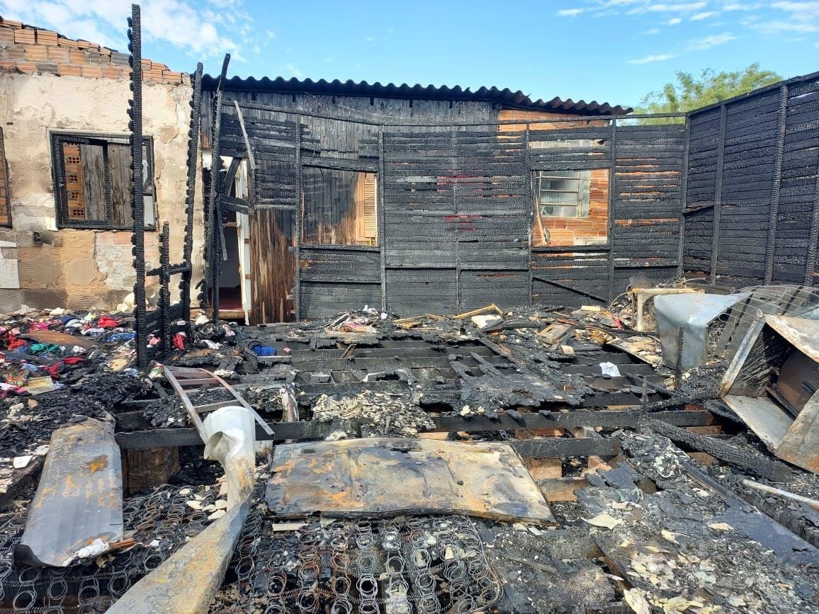 Família de Gravataí ainda precisa de ajuda para recomeçar após incêndio