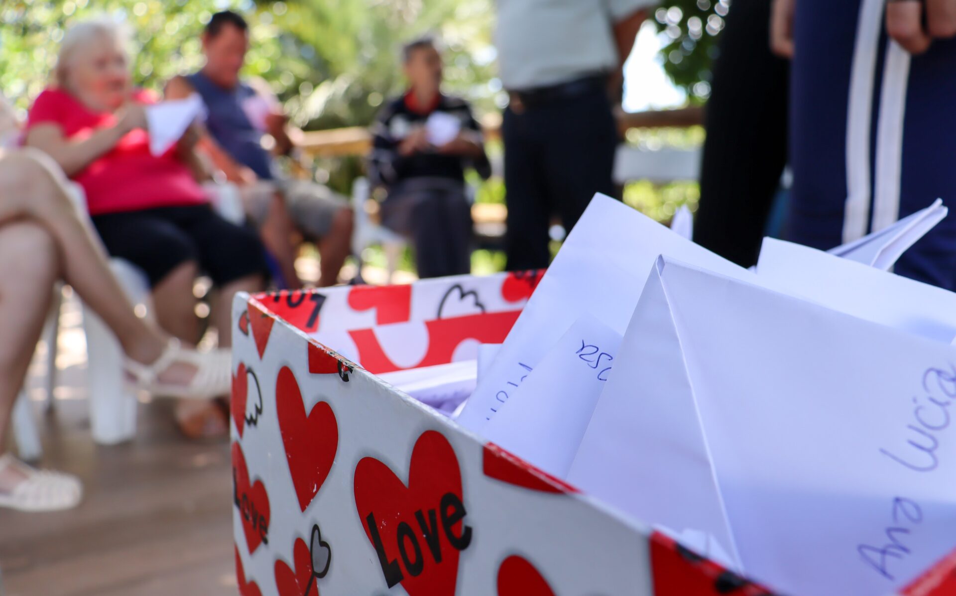 Em cartinhas repletas de amor, estudantes emocionam idosos de Gravataí