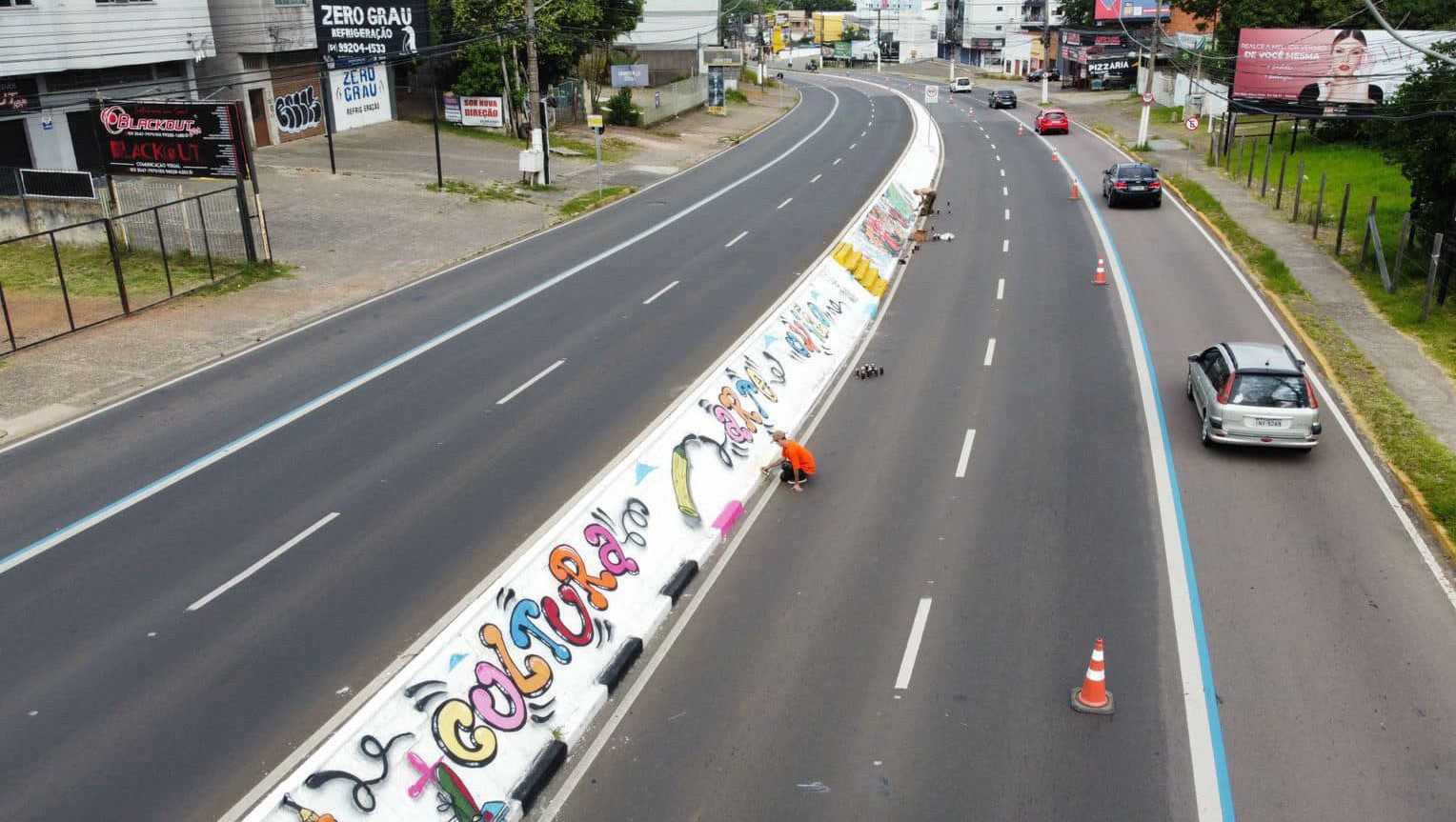 Grafite embeleza principal avenida de Gravataí