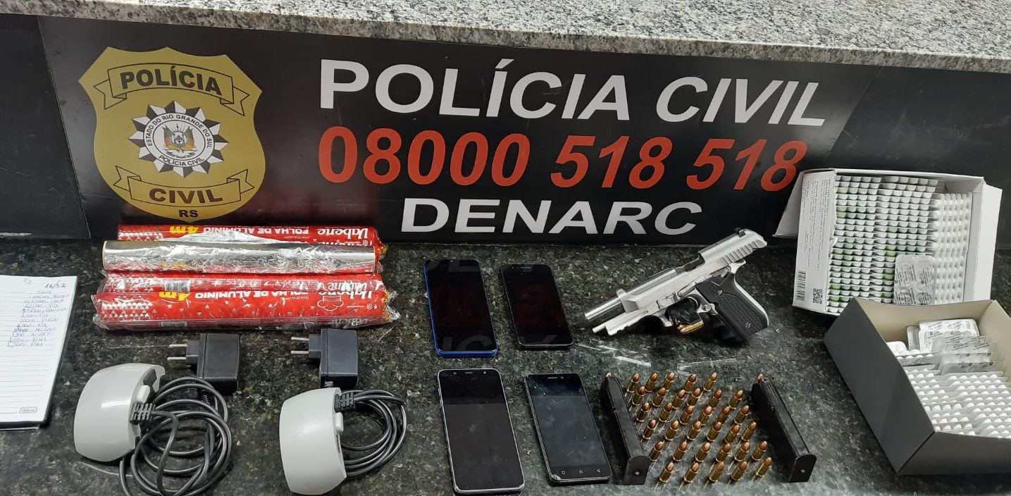 Homem é preso em Cachoeirinha com arma e remédios desviados de farmácia
