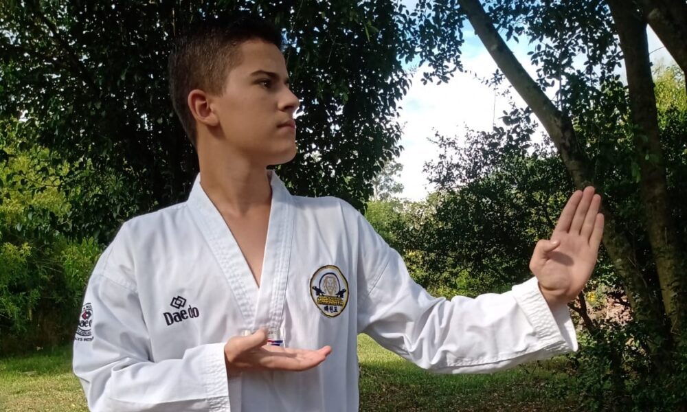 Atleta de Gravataí busca apoio para participar da seletiva nacional de taekwondo