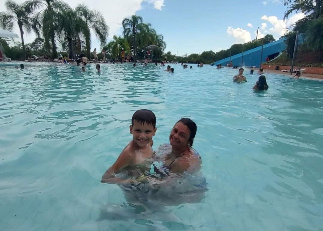 Autistas ganham um dia de lazer e diversão em parque aquático de Gravataí
