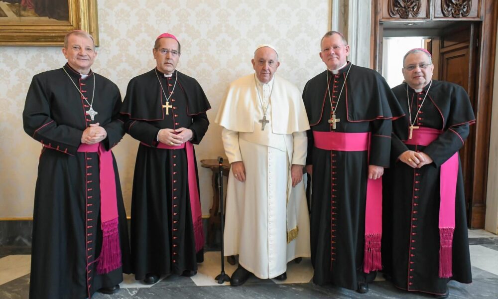 Bispo que esteve à frente do Vicariato de Gravataí se reúne com o Papa Francisco