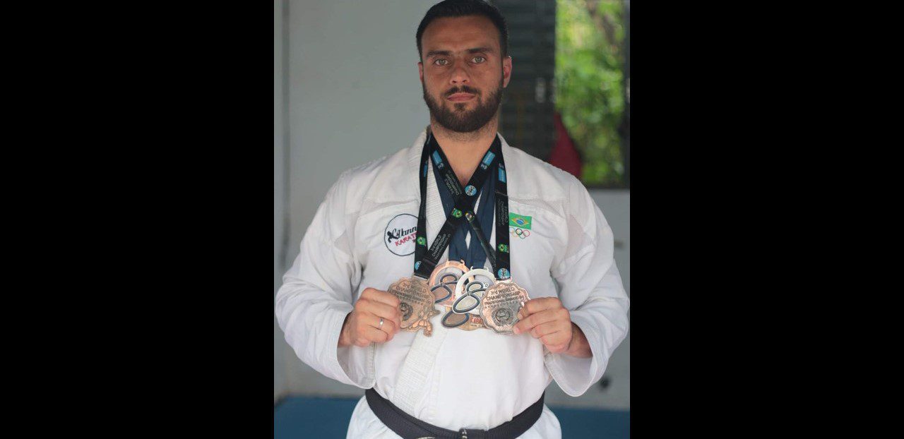 Campeão mundial de karatê treina atletas de projeto social gravataiense