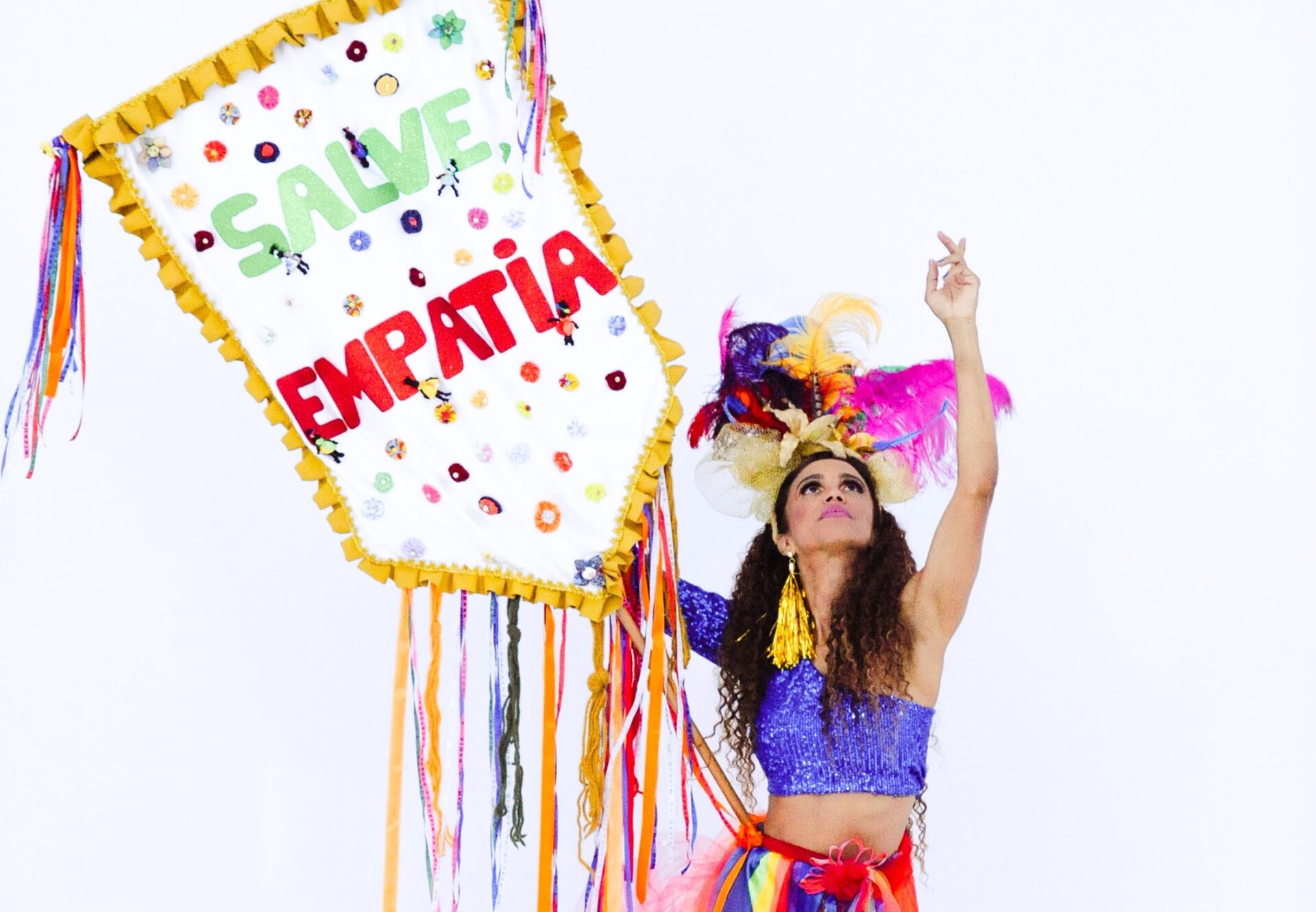 Cantora de Gravataí participa de projeto contra o racismo e a LGBTfobia