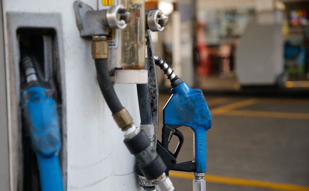 Março terá a volta dos impostos sobre combustíveis e gasolina mais barata para as refinarias